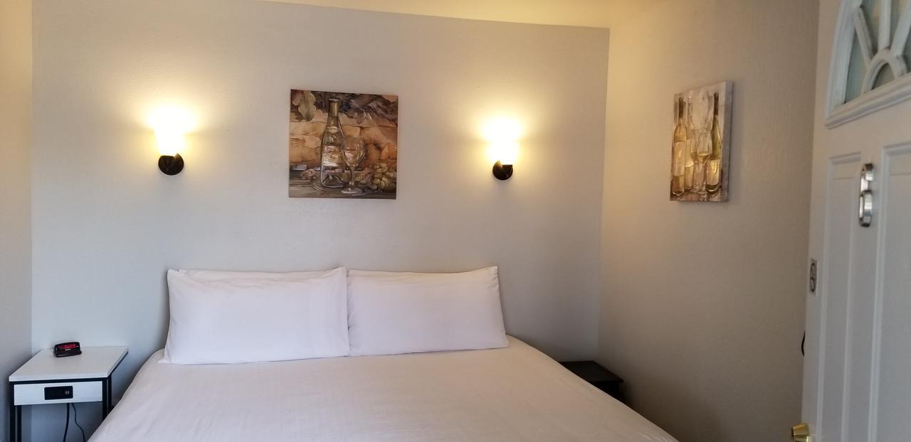 Single Room,719125921:JPEG