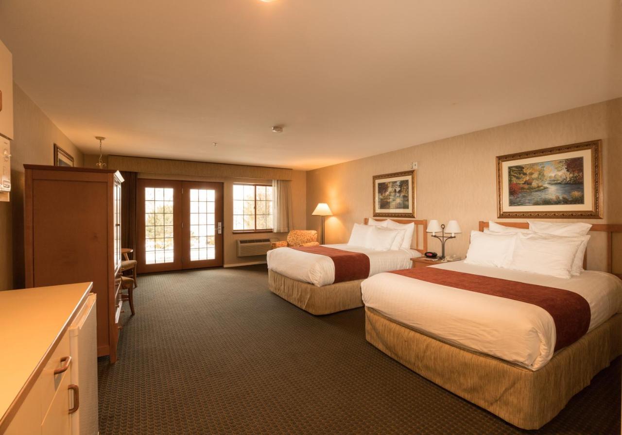 Deluxe Queen Room with Garden View